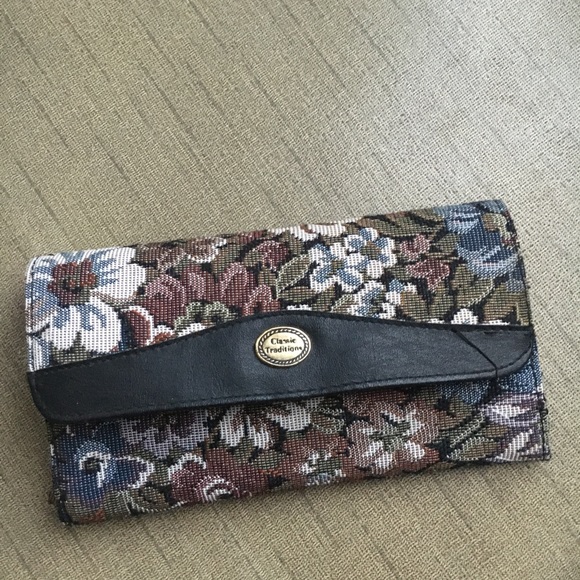 Classic traditions wallet - Picture 1 of 2